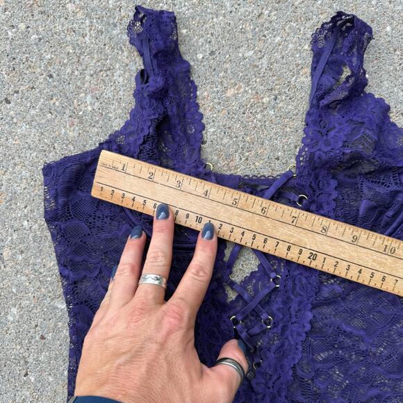 Fredericks of Hollywood Blue Purple Criss Cross Peekaboo Lace Lingerie Nightie M - Picture 6 of 9